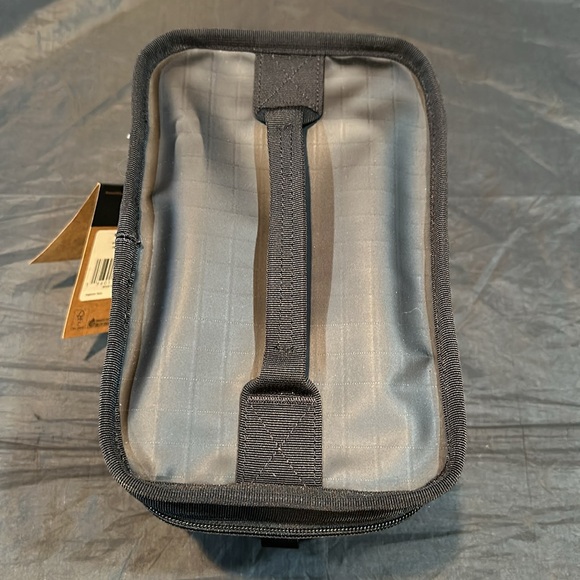 New The North Face Base Camp Voyager Black Lunch Cooler One Size NWT - Picture 5 of 15